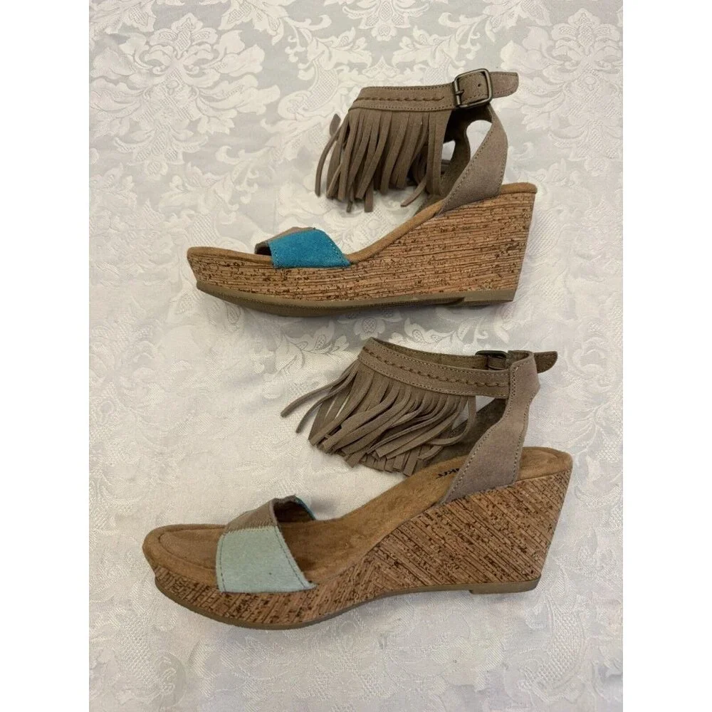 Minnetonka‎ Poppy Size 9 Tan Aqua Blue Wedge Sandal Fringe Comfort 71327